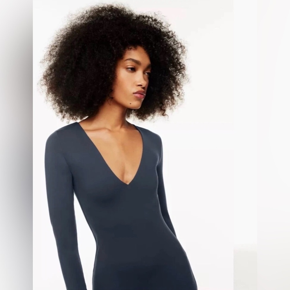 Aritzia Babaton Contour V-Neck Longsleeve Dress Total Eclipse Size Medium NEW - Picture 3 of 11